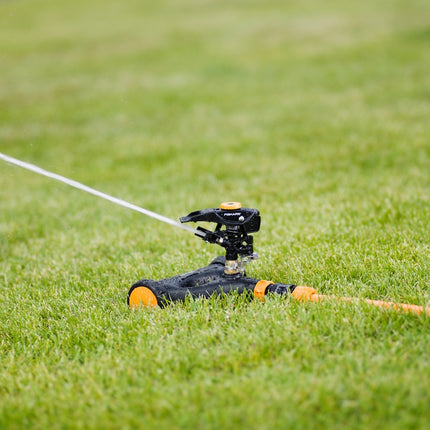 FISKARS Sectorsproeier metaal met wielen - 1023656