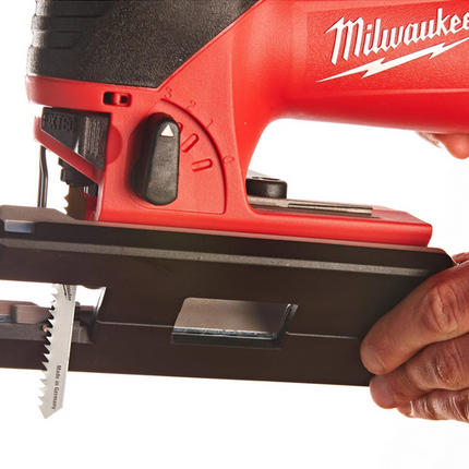 Milwaukee Decoupeerzaag machine JS 120 X