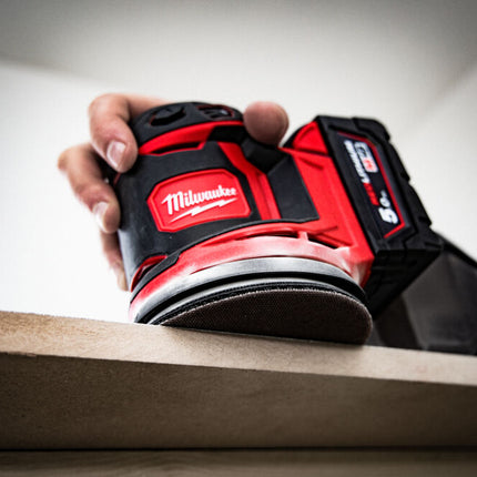 Milwaukee M18 BOS125-502B schuurmachine