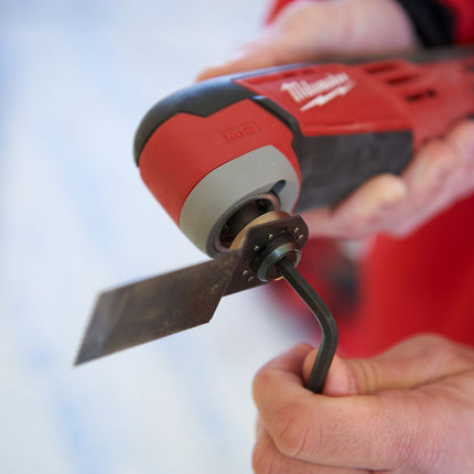 Milwaukee C12 MT-402B Multitool