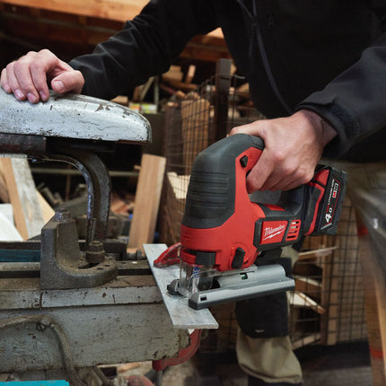 Milwaukee M18 BJS-402C Decoupeerzaagmachine
