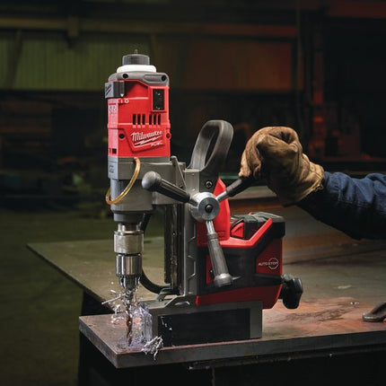 Milwaukee M18 FMPD-0C kernboormachine met magneetvoet