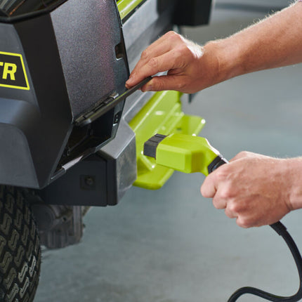 Ryobi RY72ZTRX137 Zero-Turn zitmaaier 72V 137cm tot 12.000m2
