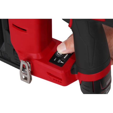 Milwaukee M12 FCN18GS-202X fuel 18 GA rechte tacker - 4933493355